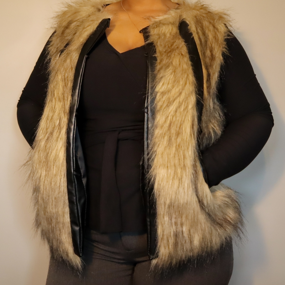 Lanshifei Faux Fur Women’s Brown  Vest Size xl